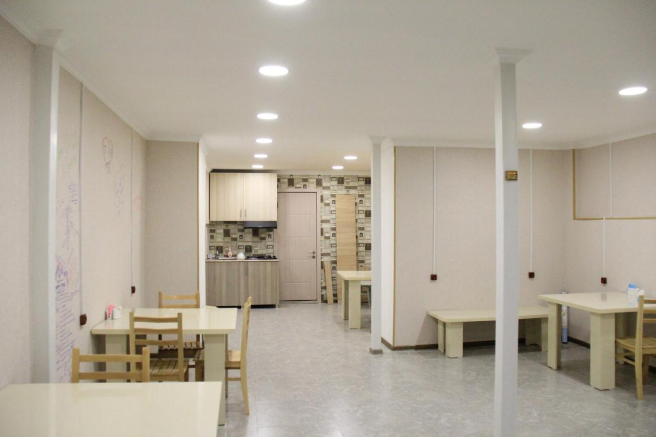Blossom Hostel Updated ! Обновлено !!! City Center! Perfect Order!!! Snow-White Bed Linen!!! Идеальный Порядок!!! Белоснежное Постельное Белье!!! Центр Города !!! Tbilisi Exterior photo