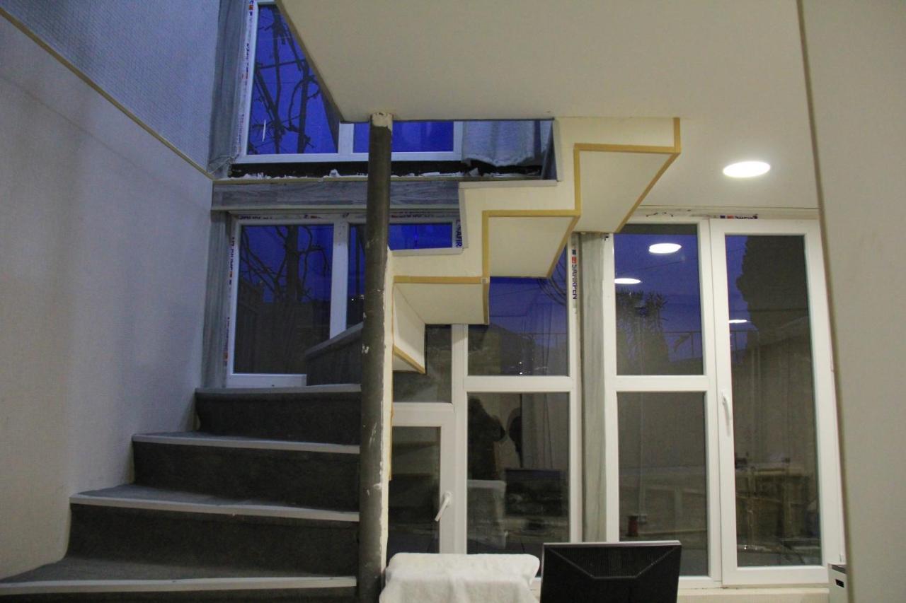 Blossom Hostel Updated ! Обновлено !!! City Center! Perfect Order!!! Snow-White Bed Linen!!! Идеальный Порядок!!! Белоснежное Постельное Белье!!! Центр Города !!! Tbilisi Exterior photo