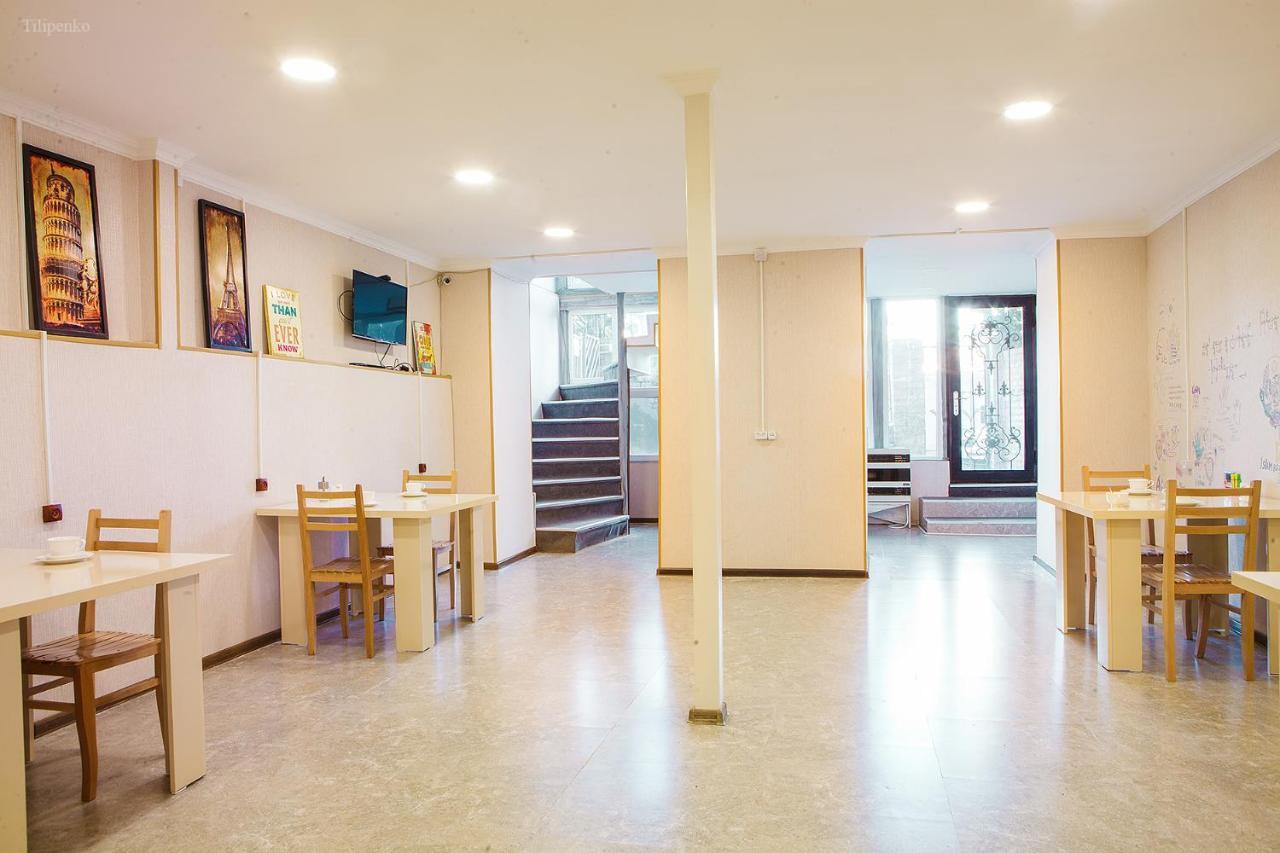 Blossom Hostel Updated ! Обновлено !!! City Center! Perfect Order!!! Snow-White Bed Linen!!! Идеальный Порядок!!! Белоснежное Постельное Белье!!! Центр Города !!! Tbilisi Exterior photo