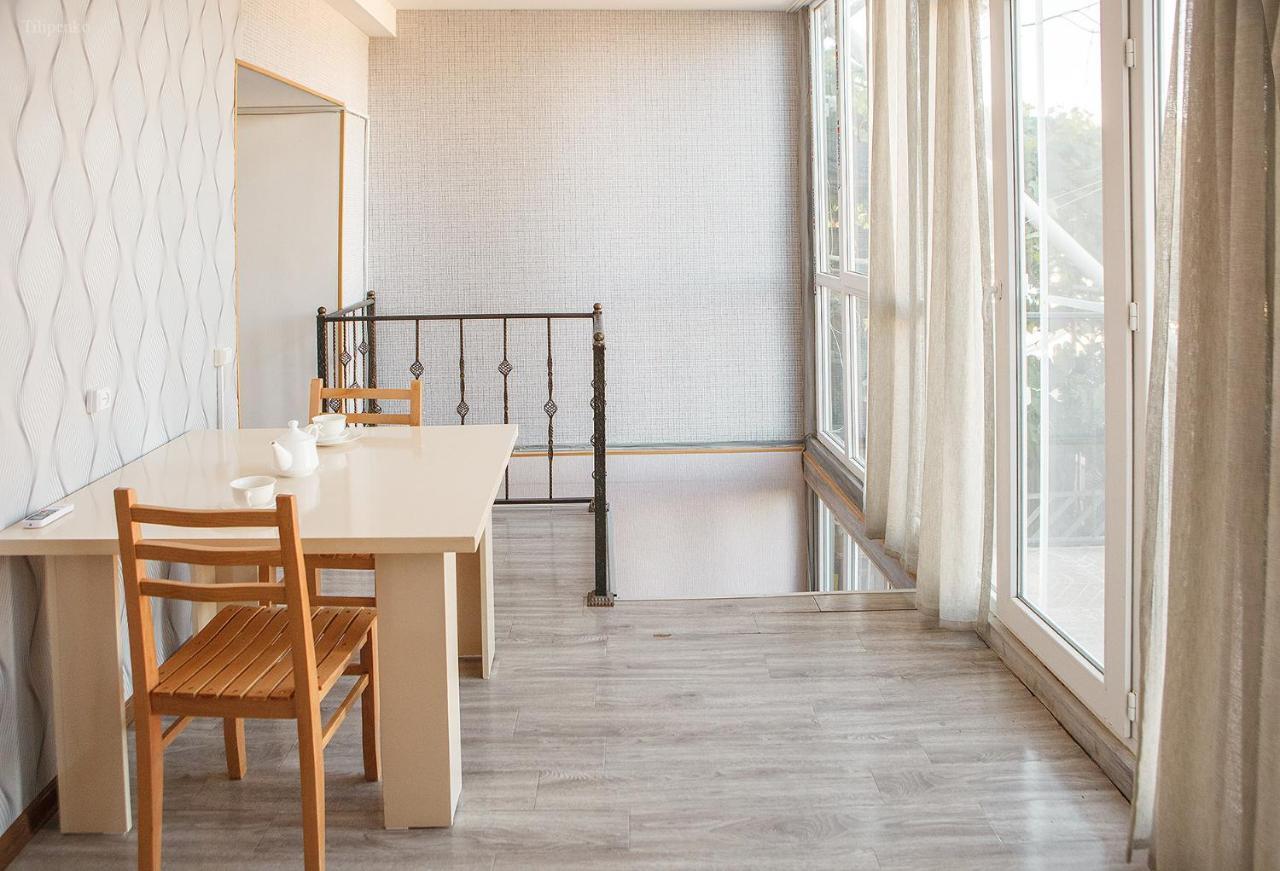 Blossom Hostel Updated ! Обновлено !!! City Center! Perfect Order!!! Snow-White Bed Linen!!! Идеальный Порядок!!! Белоснежное Постельное Белье!!! Центр Города !!! Tbilisi Exterior photo